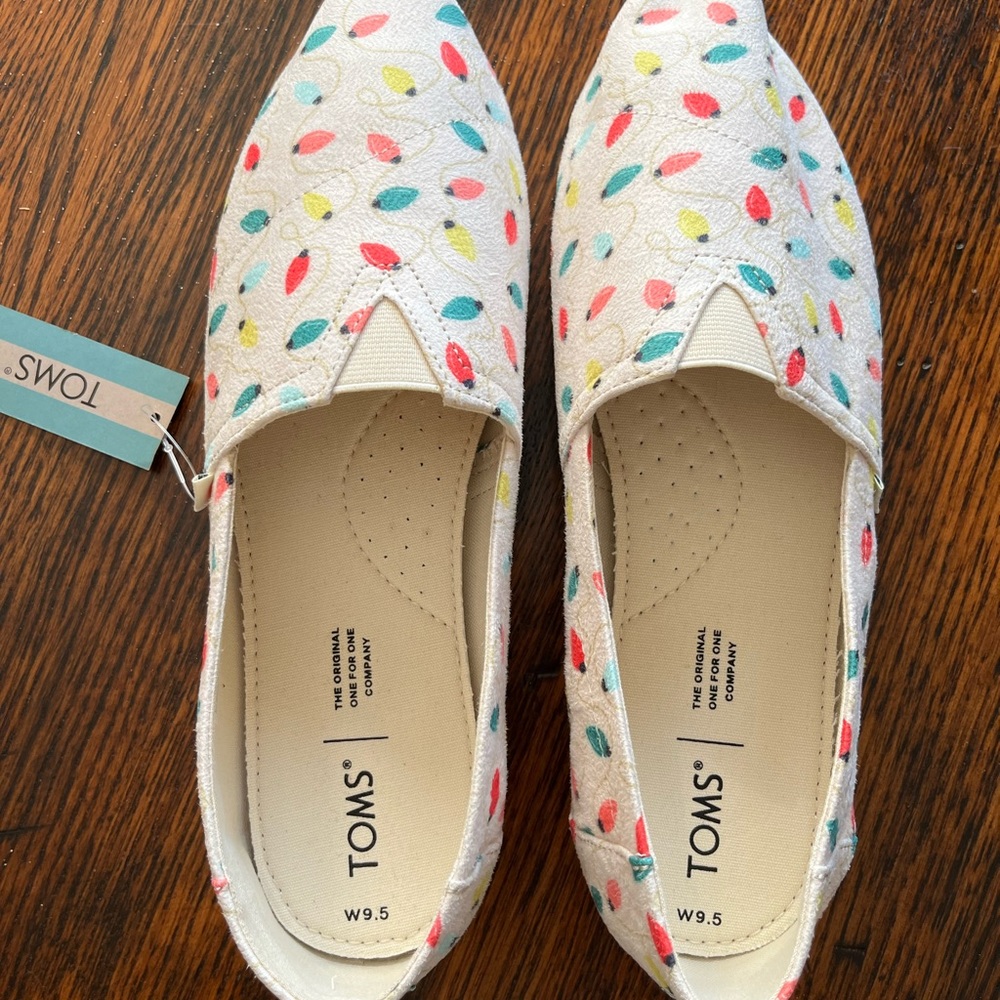 TOMS size 9.5 shoes.  New